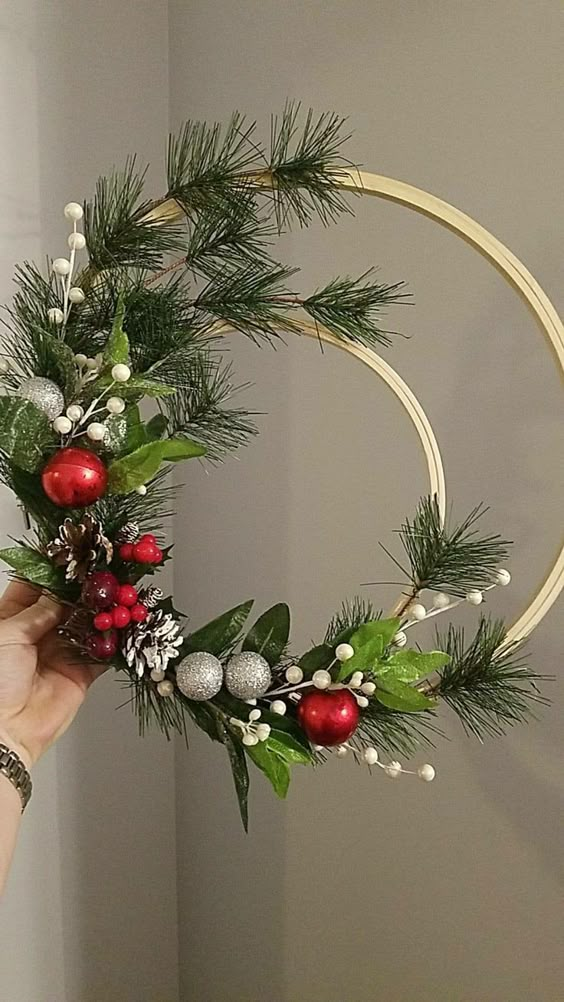 Embroidery hoop Christmas wreath